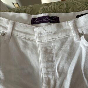 10. Gloria Vanderbilt Classic Amanda White jeans size 14